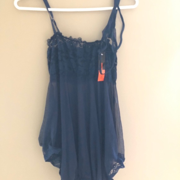 Lingerie - Picture 10 of 11